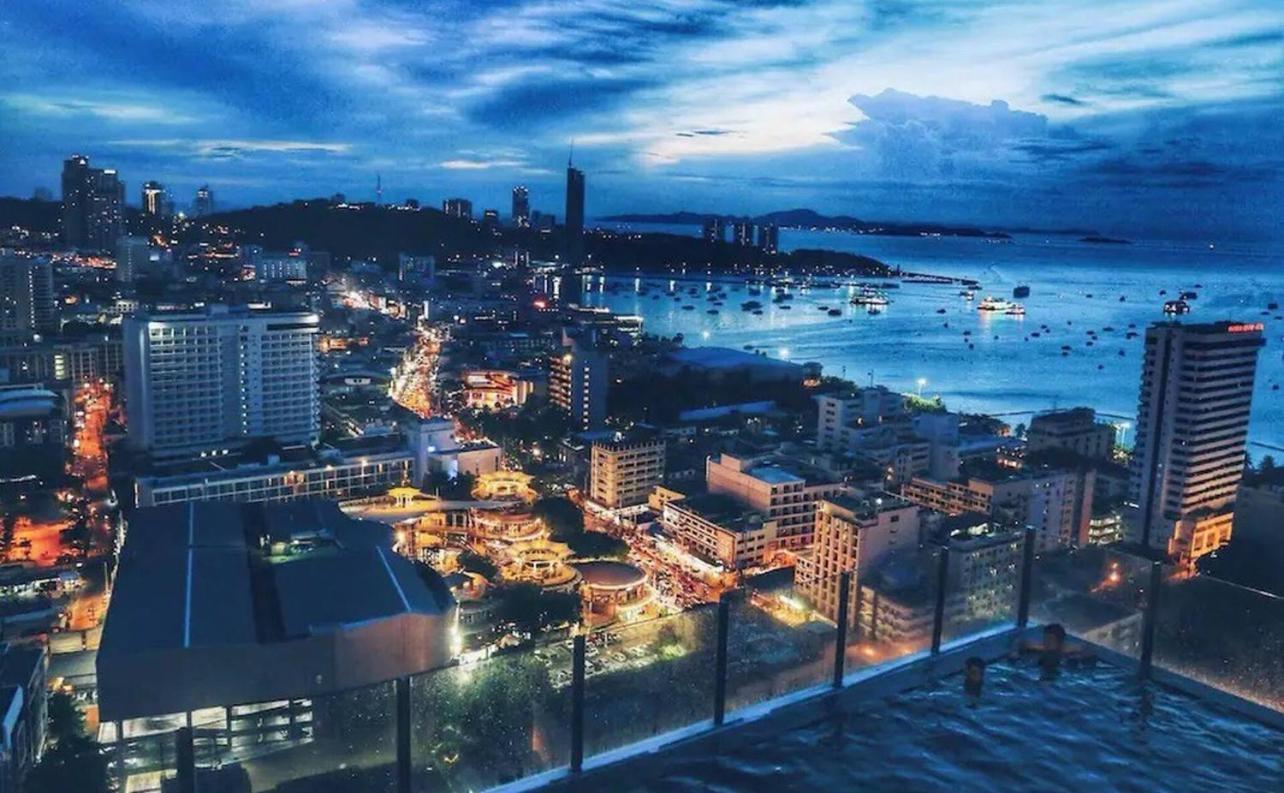 The Base Lägenhet Pattaya Exteriör bild