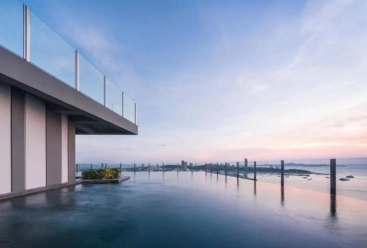 The Base Lägenhet Pattaya Exteriör bild