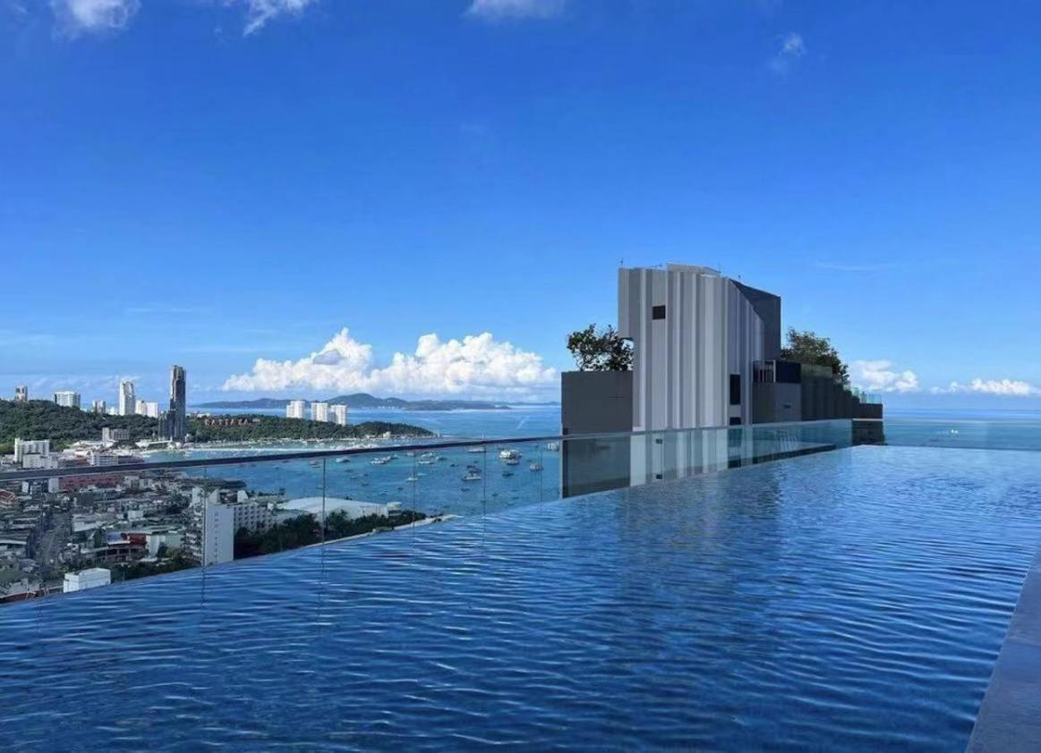 The Base Lägenhet Pattaya Exteriör bild
