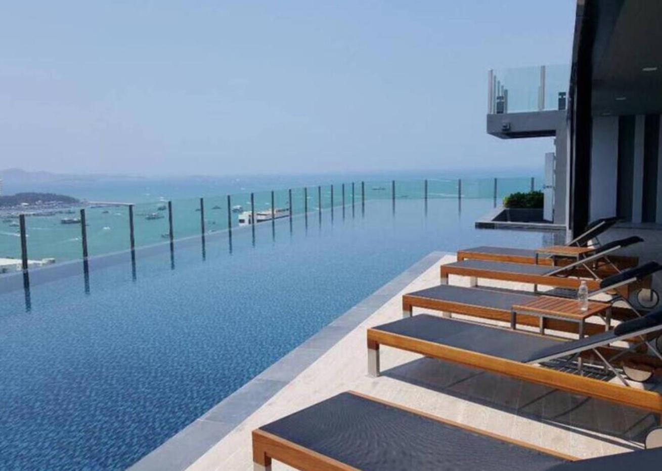 The Base Lägenhet Pattaya Exteriör bild