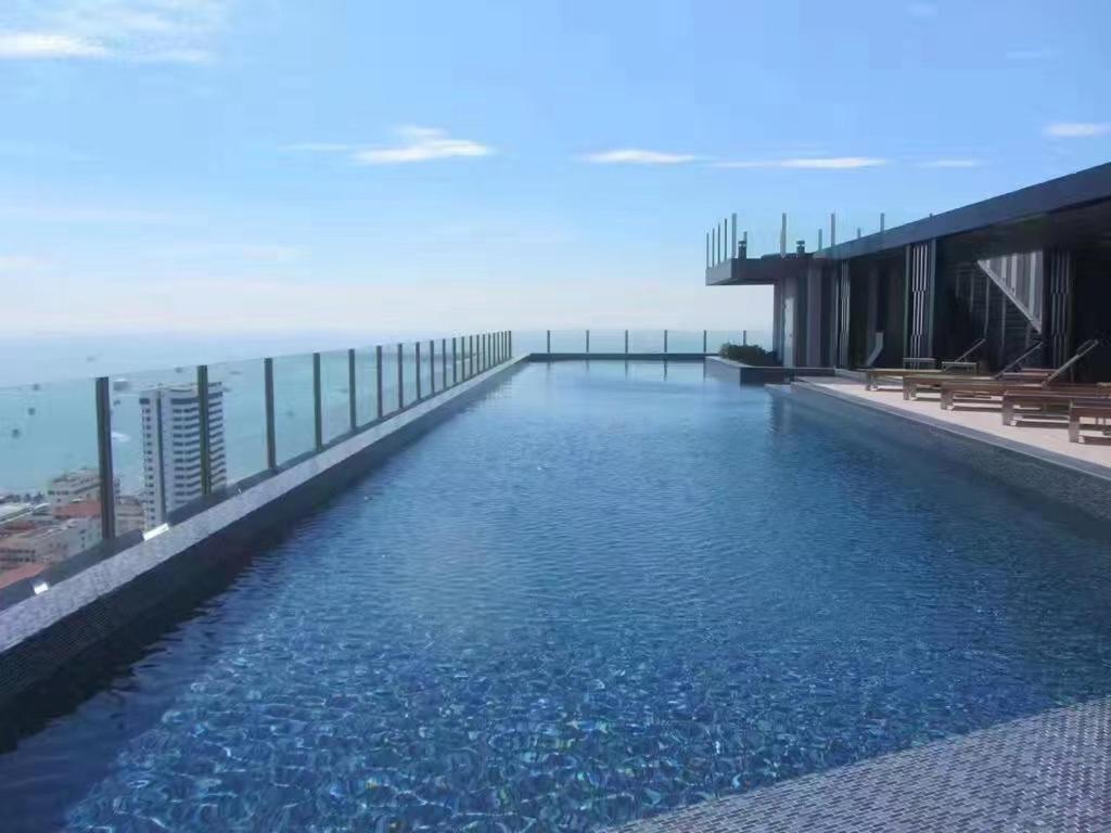 The Base Lägenhet Pattaya Exteriör bild