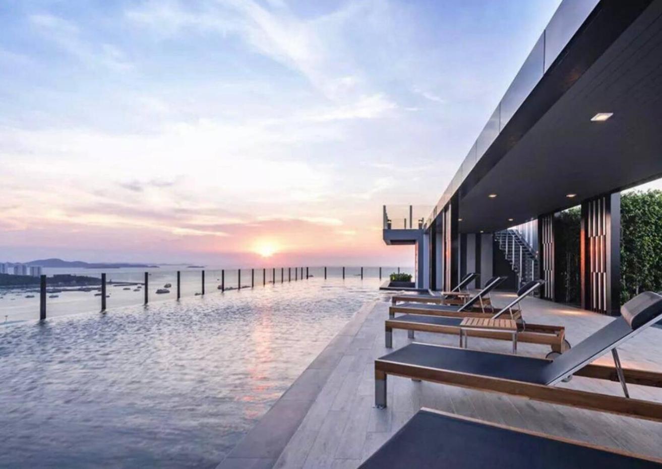 The Base Lägenhet Pattaya Exteriör bild