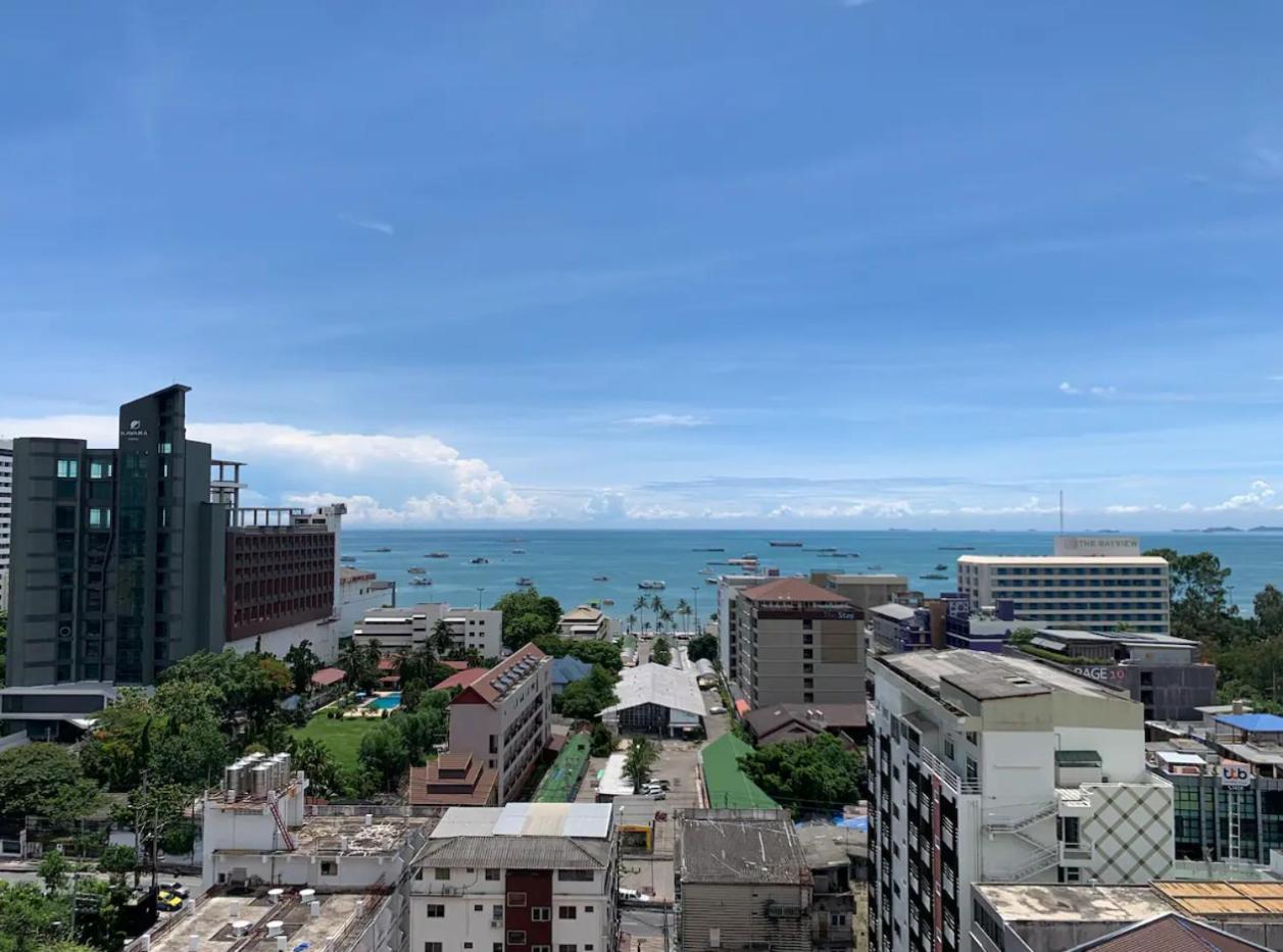 The Base Lägenhet Pattaya Exteriör bild